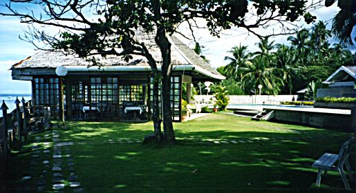 Breakfast restaurant and pool area